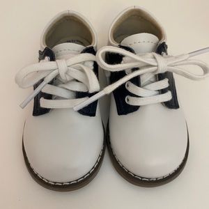 Cheer Oxford Footmates white and navy shoes 4w
